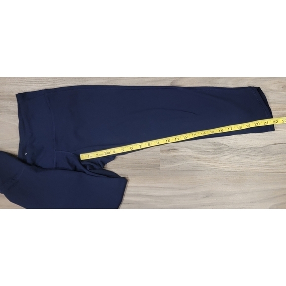 Old Navy Cropped Leggings - Picture 3 of 9